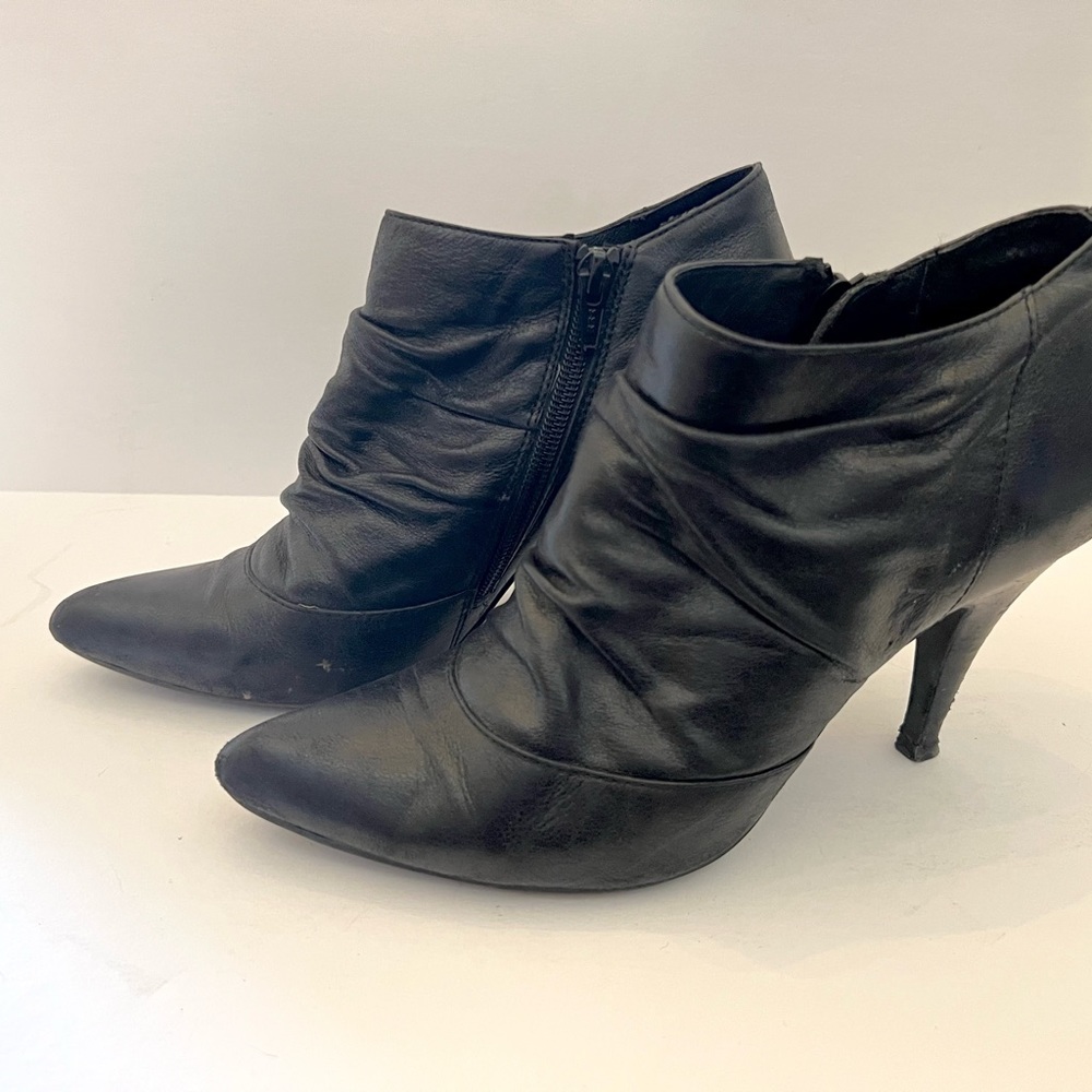 Aldo Women’s Black Leather Ankle Booties Heels Size 9
